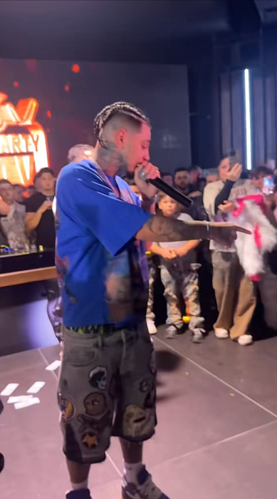 Albert NBN a fost atacat cu o furcă de demon în timpul unui concert, de Halloween. Reacția trapperului i-a uimit pe cei prezenți