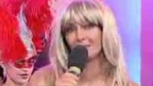 VIDEO Si-a schimbat look-ul de Martisor! Mihaela Radulescu s-a facut blonda si a cantat in franceza!