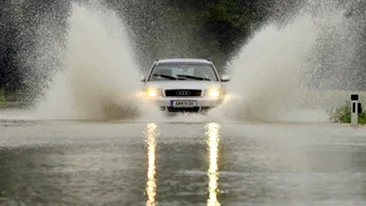 Avertizare cod galben de ploi torentiale si vijelii in aproape toata tara, pana vineri la pranz