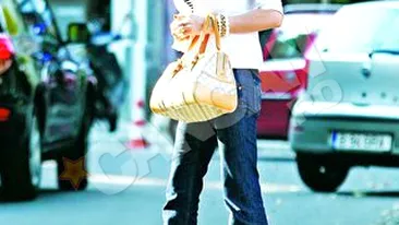 Fostul ministru al Muncii a luat o pauza! Lazaroiu si-a plimbat iubita in parc