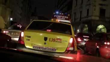 Tupeu maxim! Vezi cum isi face loc un taximetrist prin traficul infernal de pe Calea Victoriei!
