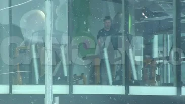 A dezbrăcat costumul de la Ştirile de noapte şi… Cum l-am filmat pe cunoscutul prezentator de la PRO TV