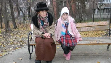 FOTO / Fata celei mai bătrâne mame din România, o frumoasă majoretă. Cât de mult s-a transformat Eliza