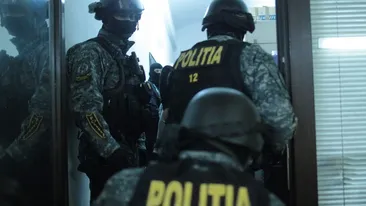 Bătaie cu săbii între două clanuri în centrul Capitalei, după o tamponare în trafic!