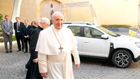 Papa Francisc a primit cadou o mașină Dacia