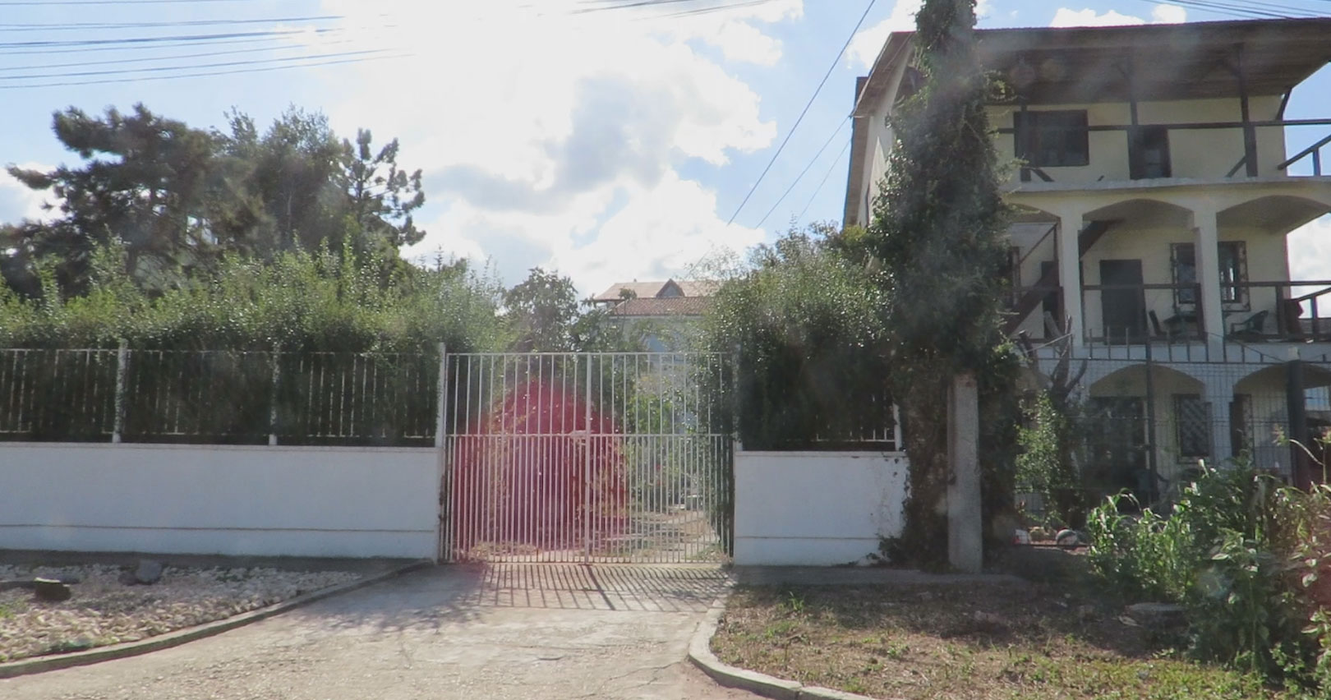 Dana, văduva lui Sergiu Nicolaescu, a ”abandonat” vila de la mare și s-a retras la București