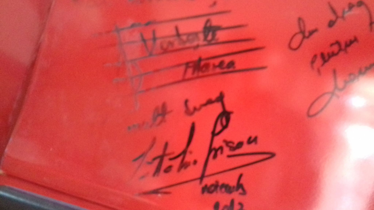 Cătălin Crișan și-a lăsat autograful la recepția pensiunii