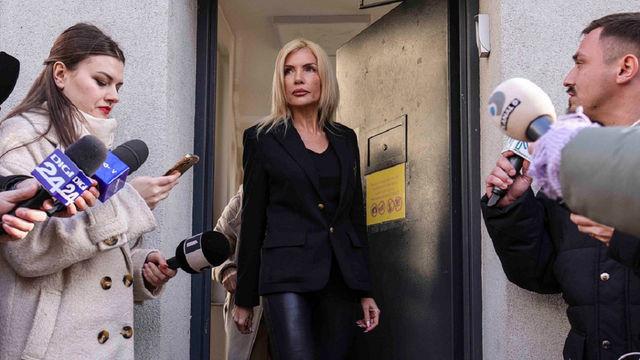 Laura Vicol, ținută de milioane la ieșirea din arest! Obiectul vestimentar care costă 'doar' 300 de euro