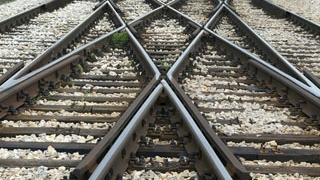 Un baiat de 14 ani si-a sunat tatal inainte de a fi calcat de tren, pentru a-i spune ca e blocat pe calea ferata