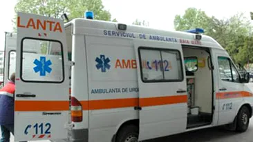 Un tanar de 19 ani a murit strivit de un camion, in fata portii sale