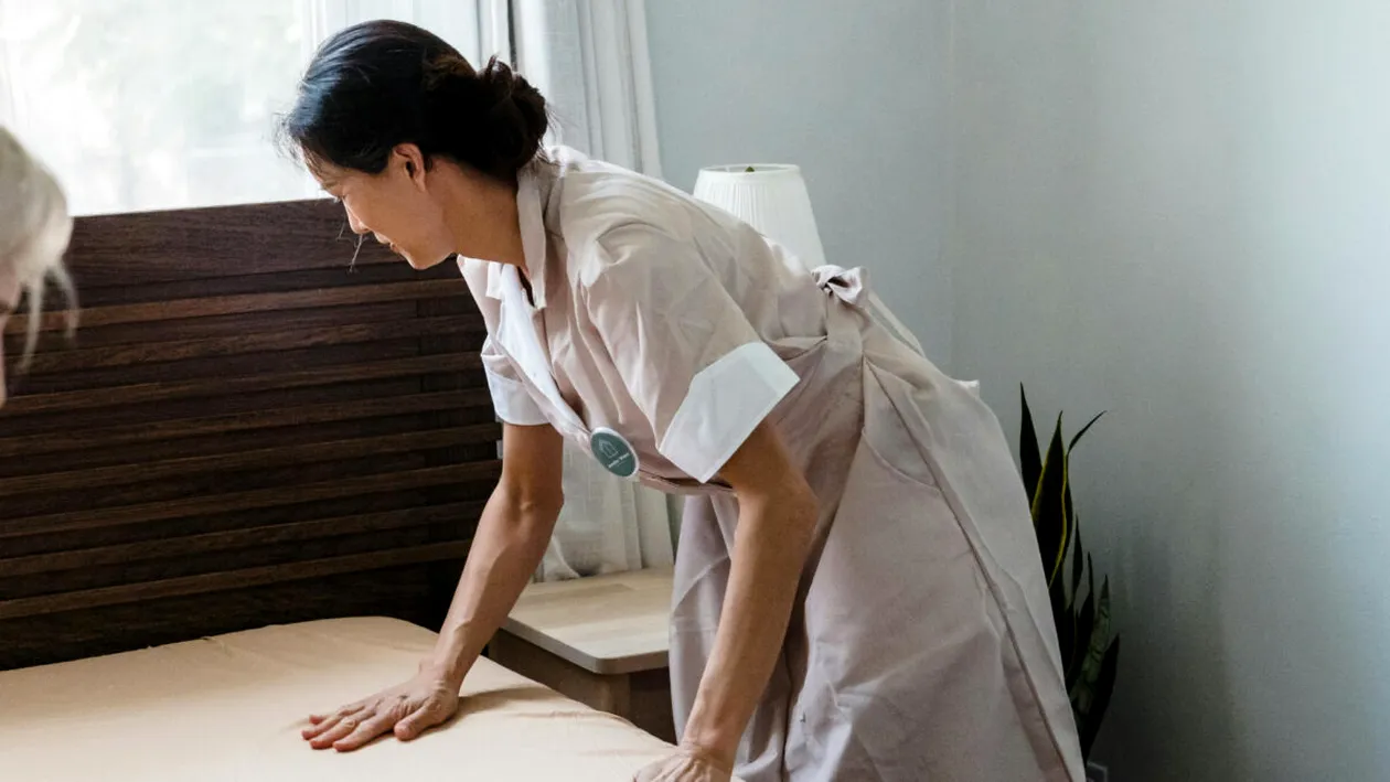 Nepaleză, angajată la un hotel din Maramureș, dată în judecată! A furat din seifurile clienților sume uriașe: cum acționa femeia