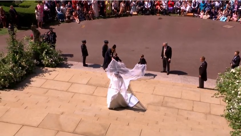 Meghan Markle a purtat un voal de o lungime impresionantă