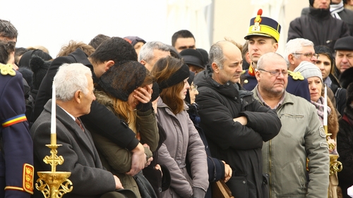 O armata de oameni i-a spus adio studentei care a murit zdrobita si degerata in munti! Care a fost MARELE ABSENT?