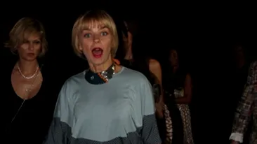 Aparitie-soc! Geanina Corondan, in pijama, in vizita la Ambasada