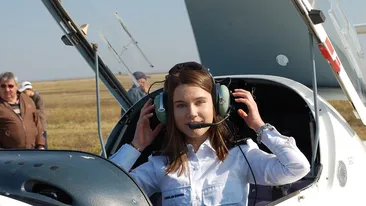 Plătesc mii de euro ca să înveţe să zboare! A pilotat primul avion la 15 ani, iar azi...