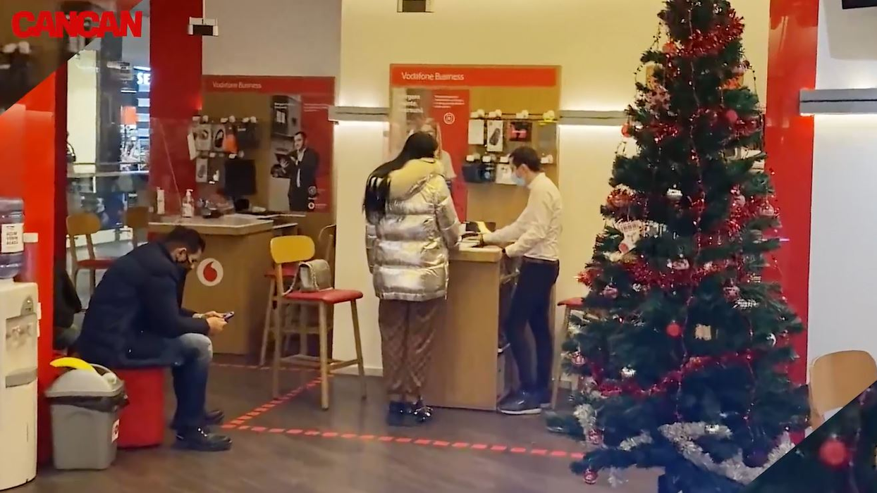 Brigitte s-a “transformat” în propriul ei Moș Crăciun, după ce a mers într-un magazin de telefoane © CANCAN.RO