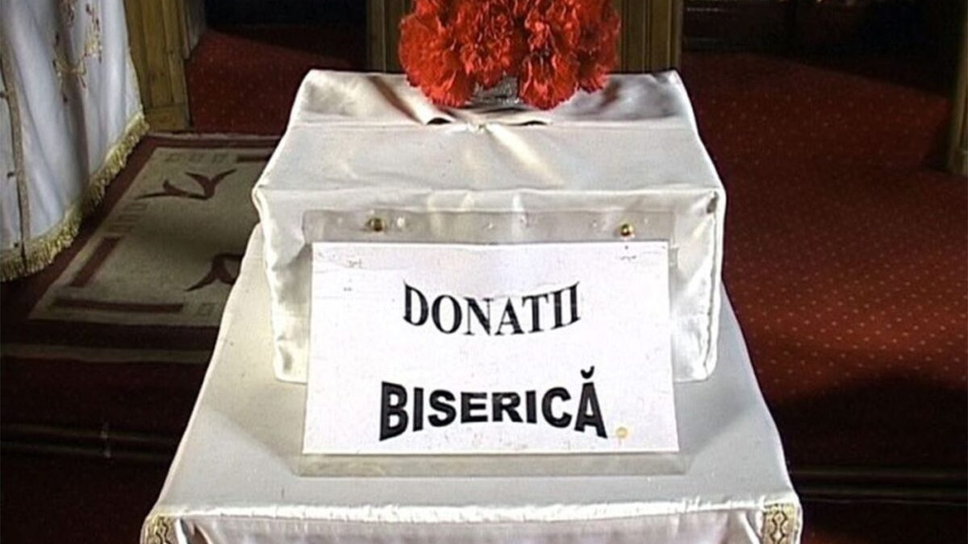 O româncă a furat "cutia milei" din Mânăstirea Piatra Craiului. Câți bani a găsit înauntru, de fapt