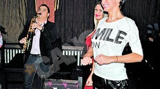 Madalina Pamfile s-a unduit la Constanta pe ritmuri de manele: "Uite, uita-te la ea, cum se misca bruneta!"