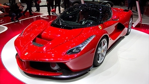 Uite un monstru pe roti! “LaFerrari” un bolid cu trei motoare de peste 900 de cai putere!