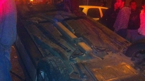 VIDEO Accident spectaculos petrecut cu putin timp in urma! O masina s-a dat peste cap dupa ce a plonjat peste un gard!