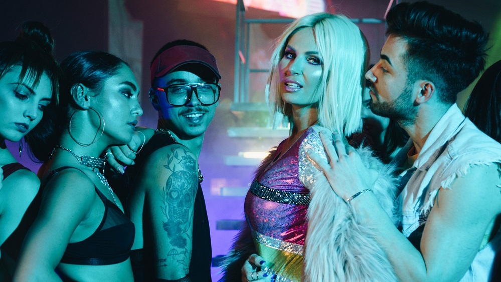 VIDEO / PREMIERĂ ONLINE: Andreea Banică îşi pune întrebarea: “Ce vrei de la mine” în cel mai nou videoclip