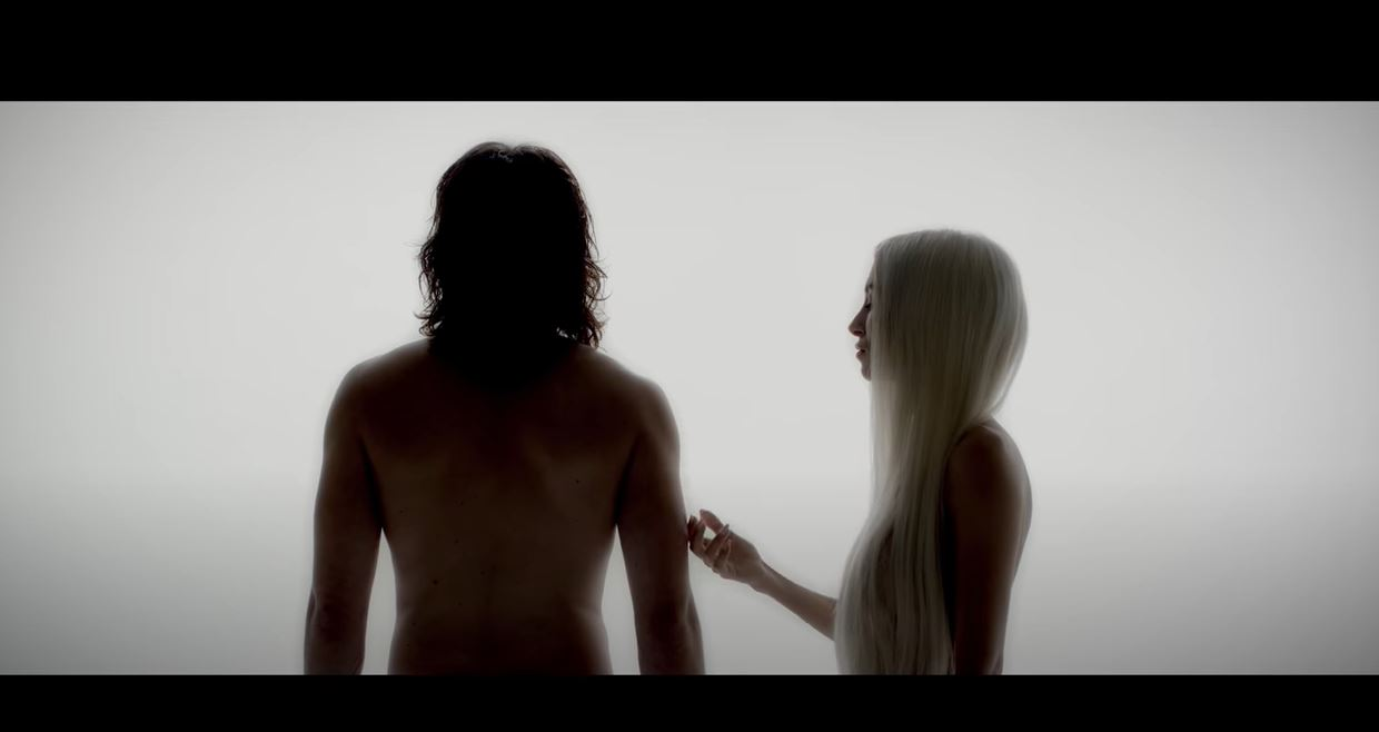 Andreea Bălan, topless în clipul celei mai noi melodii! Anunțul făcut despre piesa “Am crezut în basme”