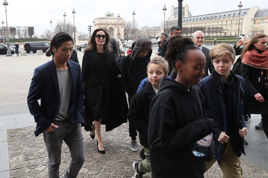 Angelina Jolie radiază de fericire! Cum a fost fotografiată în Franţa