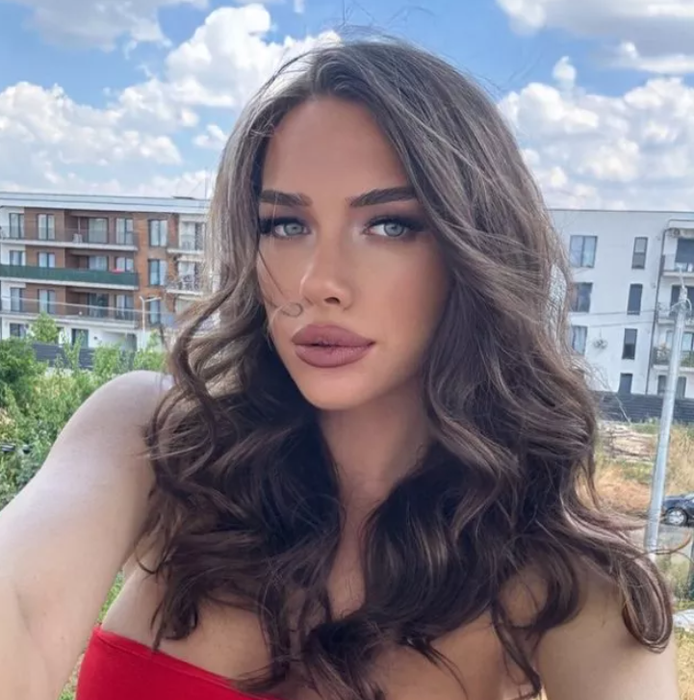 Iustina Loghin, blondă și foarte slabă! Concurenta de la Insula iubirii, schimbată total înainte de „Corneleee”