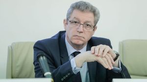 Medicul Adrian Streinu-Cercel, apel către autorități: ”Am rugat să spele bine străzile. Acest virus parşiv se ascunde în praf şi mizerie”