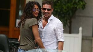 MIHAELA RĂDULESCU l-a fotografiat AŞA, apoi a "scăpat" imaginea pe internet! FELIX BAUMGARTNER s-a dezbrăcat, apoi...