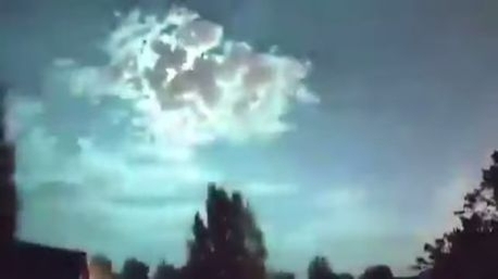 Un meteorit verde, care ar fi produs o explozie pe cer, a fost surprins deasupra Turciei