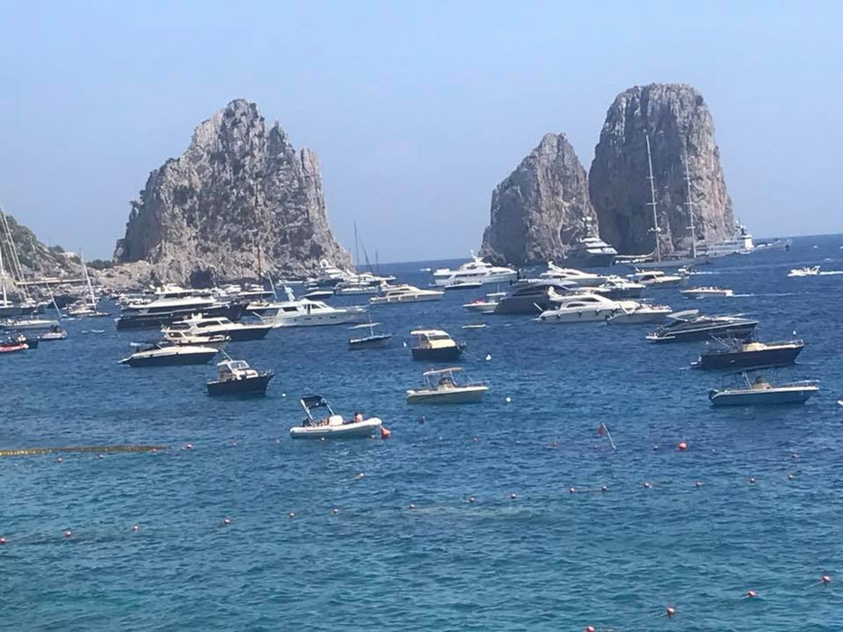 Cristian Borcea s-a refugiat cu Pelinel la Capri, alături de un celebru om de afaceri