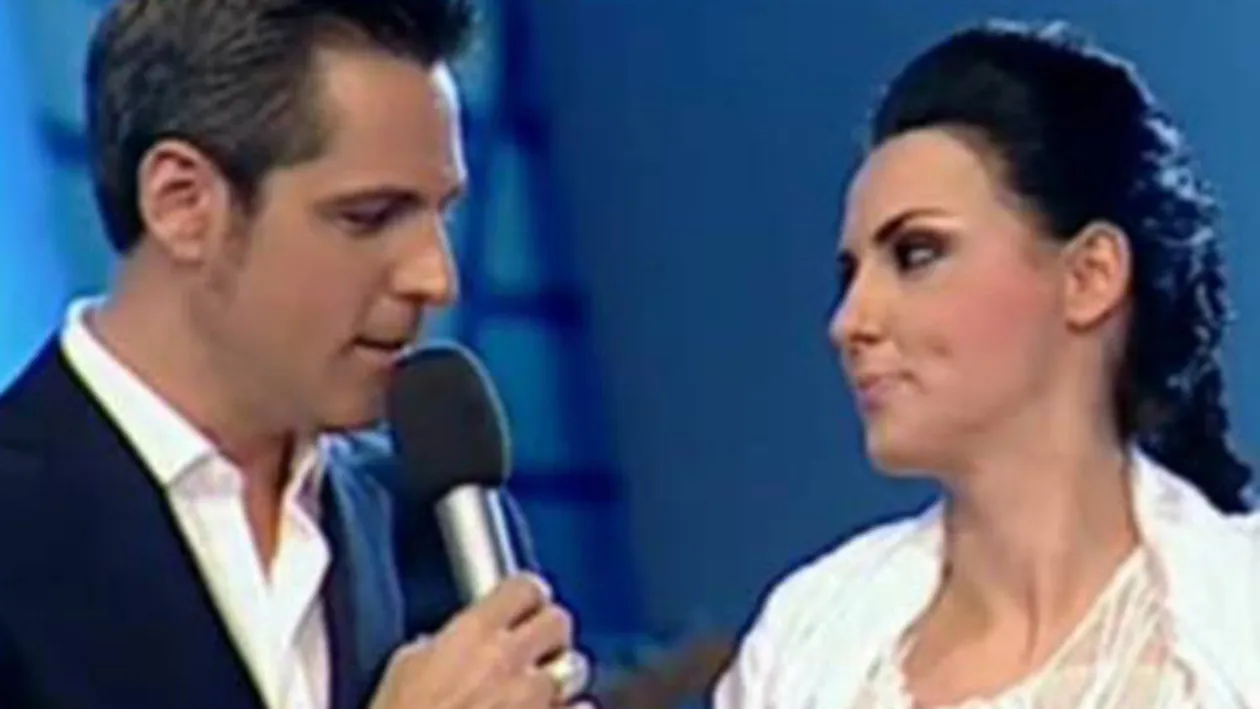 Ce iubita sexy are Stefan Banica! Lavinia Parva, cu sfarcurile la vedere. Vezi cum isi strange telefonul intre sani!