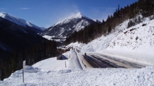 Avalanşă în Vâlcea. Vezi drumurile blocate de zăpadă în ţară şi care sunt cele care trebuie evitate