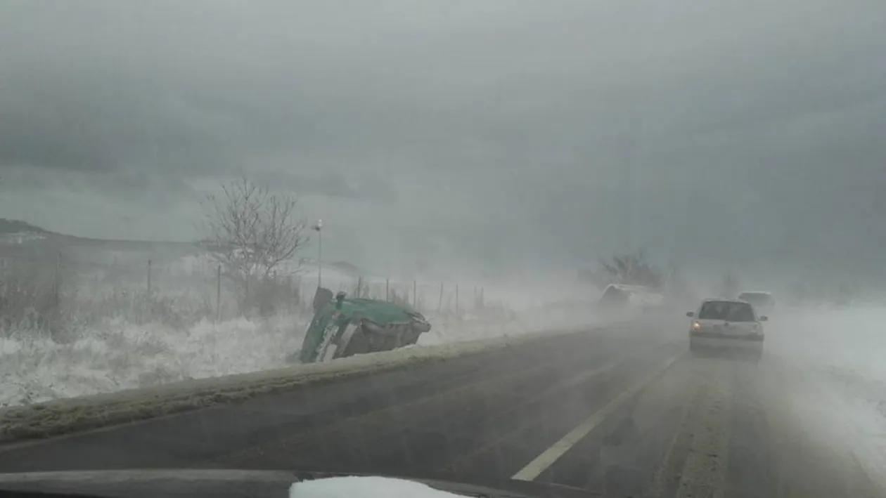 Ultima oră! Accident între două mașini și două microbuze pe DN 1, în Sibiu. 16 persoane implicate