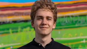 Theodor, elevul de aur din Iași, cu media 10 la BAC, pleacă la studii în SUA. De ce a ales să părăsească România