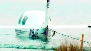 Omorat de avion pe plaja