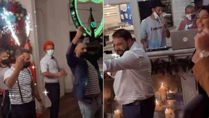 Florin Salam, spectacol incendiar cu manele, șampanii și dedicații la Dubai! Bianca Drăgușanu și Gabi Bădălău au luat parte la distracție