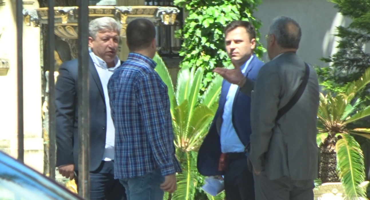 Transferul lui Kamer Qaka la FCSB s-a făcut cu scandal. Tatăl și impresarii mijlocașului s-au contrat pe durata negocierilor