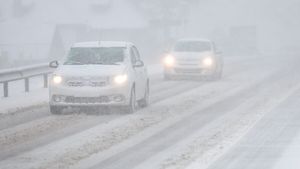 Alertele de vreme severă au fost prelungite! Mare atenție, români: nu ieșiți din case