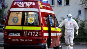 SMURD București nu mai face față noilor infectări cu SARS – CoV – 2.  10 echipaje din țară se vor alătura pentru a îi ajuta