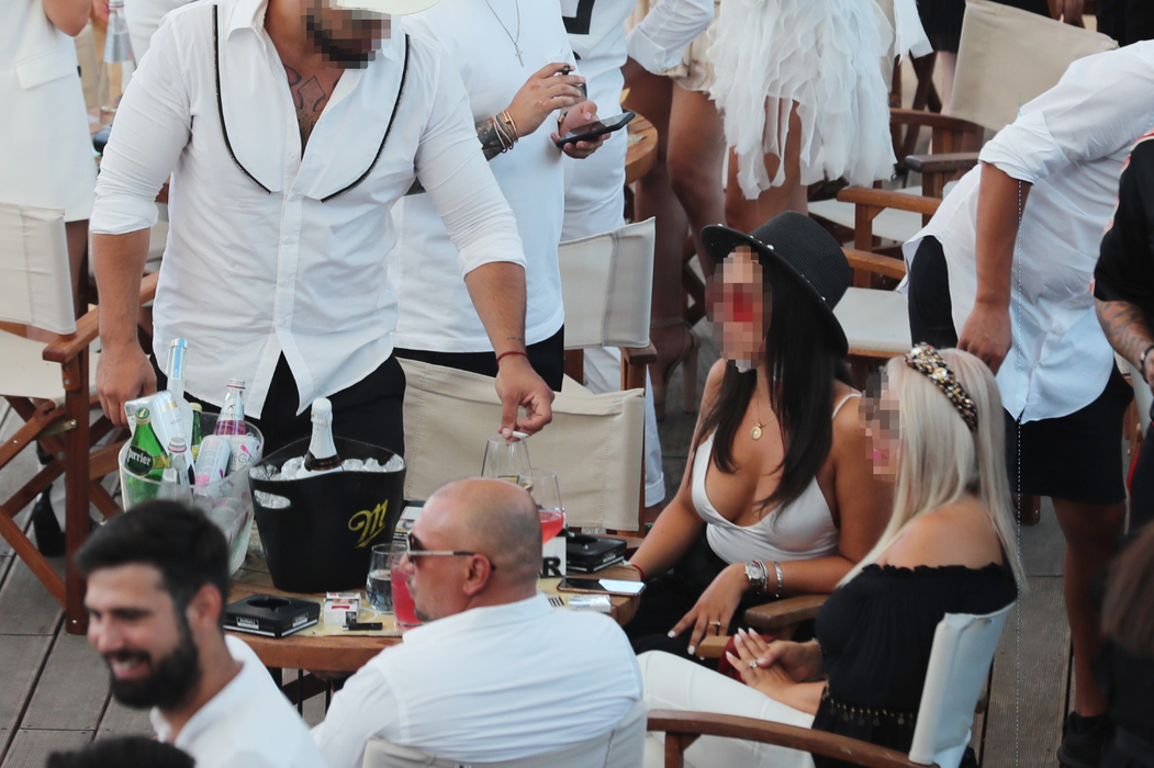 ”Unchiul” s-a distrat la mare