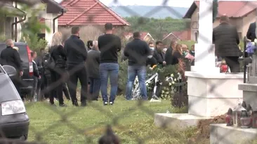 Înmormântare fără precedent în Bihor, pe timp de coronavirus! Zeci de persoane, între care magistrați! ”Ne-am închis în capelă!”