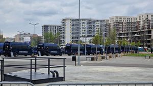 Alertă în Capitală! 900 de jandarmi mobilizați pentru debry-ul din Liga 2, Steaua – Dinamo. Ultrașii s-au luat, deja, la bătaie | GALERIE FOTO