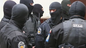 Au ucis un bătrân pentru 650 de lei şi au jucat banii la păcănele