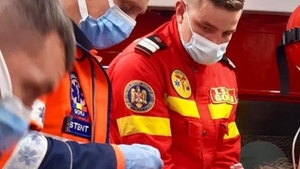 A fost scos din incendiu de polițiști, dar a murit după câteva minute! Ce s-a găsit asupra bărbatului de 63 de ani din Pitești