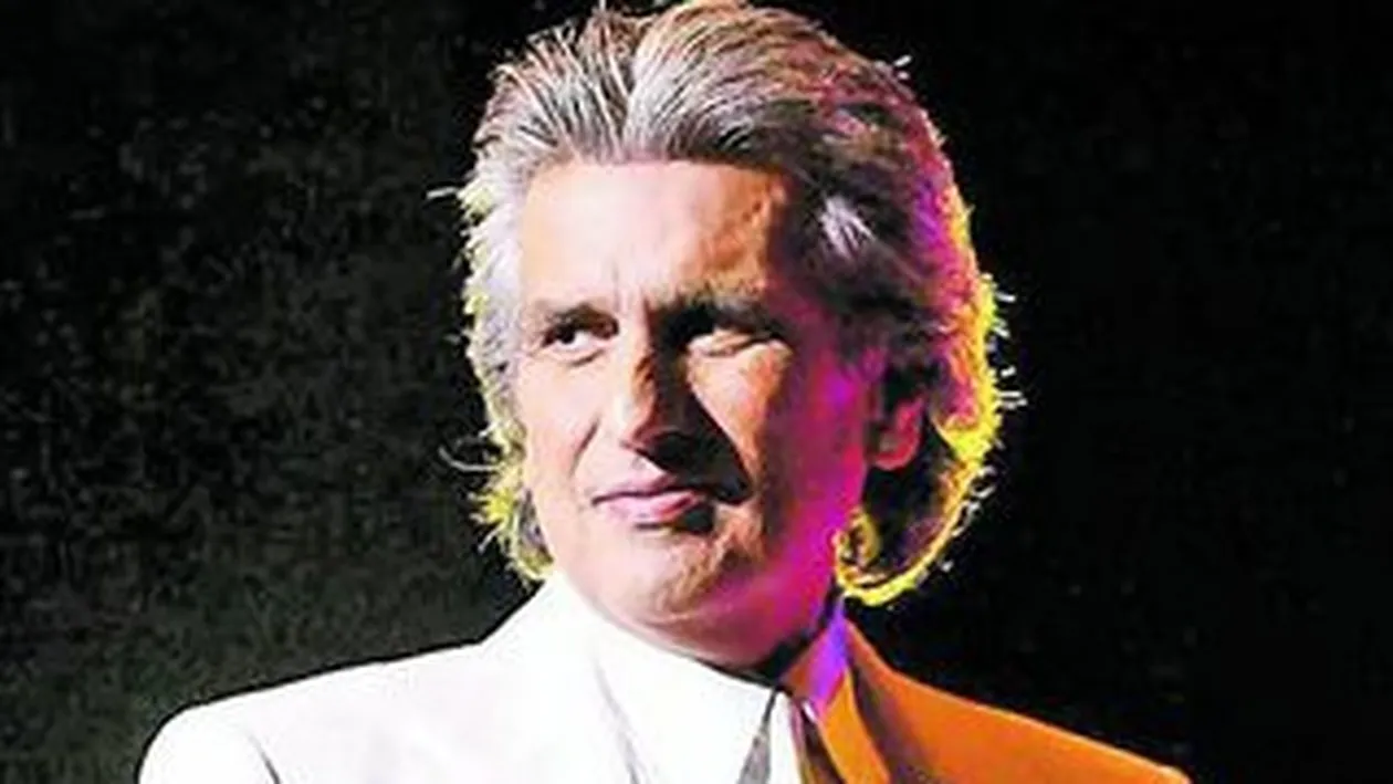 Toto Cutugno va petrece doua zile cu iubita la Bucuresti, intr-un hotel de patru stele. A cerut palinca pentru a-si drege vocea si bulz ardelenesc