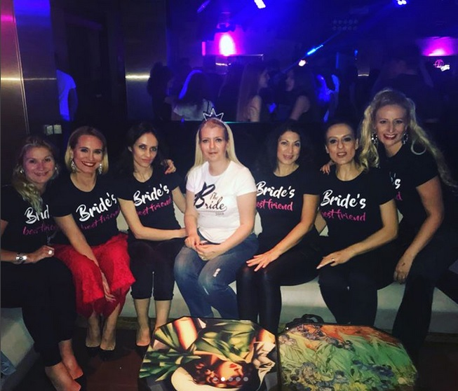 Andreea Esca a făcut anunțul surpriză: „Se mărită! E nuntă-n cartier”