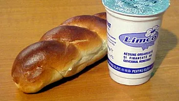 Zece elevi din Constanta s-au intoxicat dupa ce au mancat corn si lapte la scoala