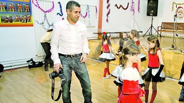 Remus Truica a venit degeaba la serbarea fetelor sale. Au plans si parintii de mila lui!